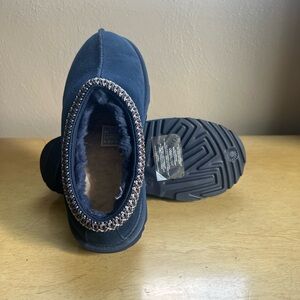 Brand new! Women’s size 5 UGG Tasman shoes in navy